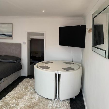 Beautiful Studio Apartment Милфорд Хейвън Екстериор снимка