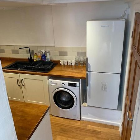 Beautiful Studio Apartment Милфорд Хейвън Екстериор снимка